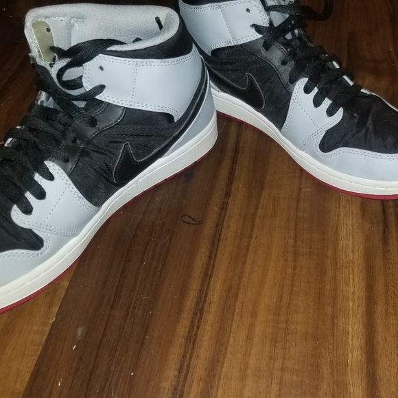 Nike jordans - Picture 2 of 2
